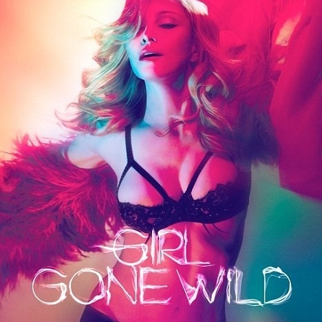 Madonna sa na obálke nového singla premenila na sexi dračicu v najlepších rokoch.
