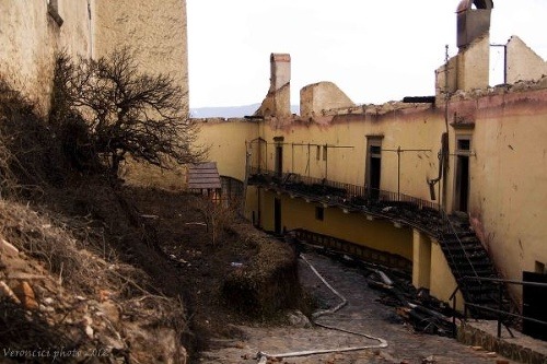 Vyhorený hrad Krásna Hôrka v roku 2012.