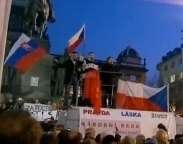 Na Václavskom námestí viala aj slovenská vlajka