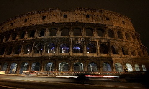 Rímske Koloseum po tme