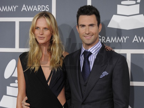 Adam Levine a Anne Vyalitsyna