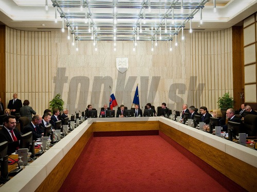 Rokovacia sála počas 1. schôdze vlády SR