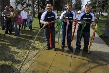 Bratia Kováčovci zhotovili rekordne dlhý korbáč
