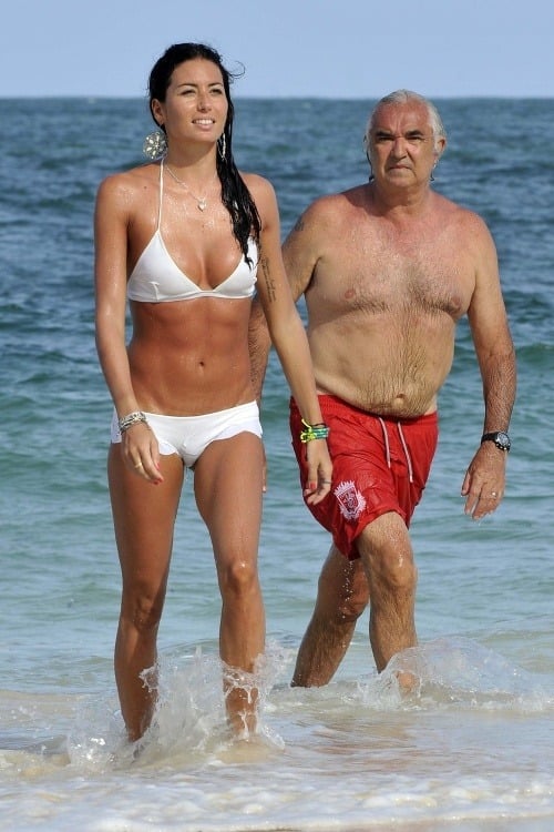 Flavio Briatore so svojou sexi polovičkou Elisabettou Gregoraci na pláži
