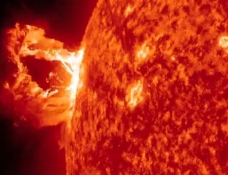 Ostatná solárna erupcia bola stredne silná