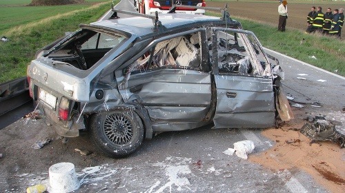 Na autách vznikla takmer 6-tisícová škoda