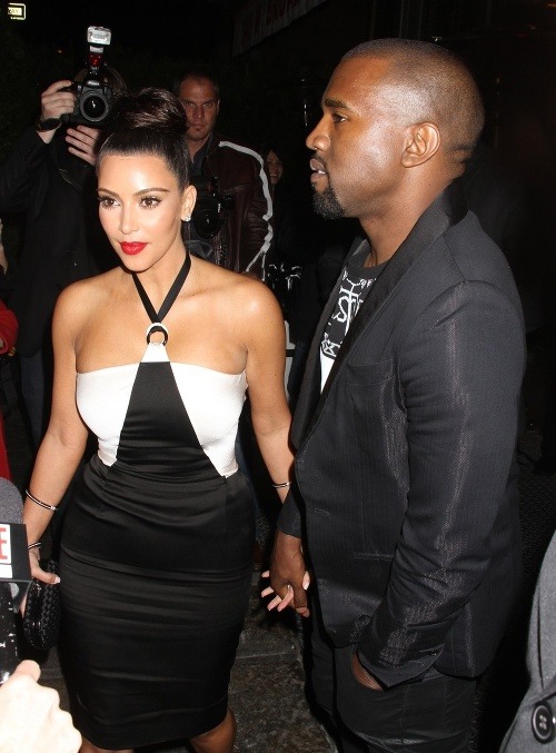 Kim Kardashian a Kanye West verejne vystupovali ako pár.
