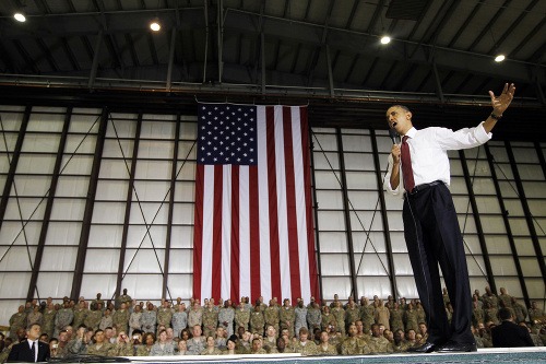 Barack Obama pred vojakmi