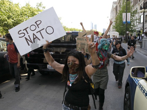 Protest proti summitu NATO v Chicagu