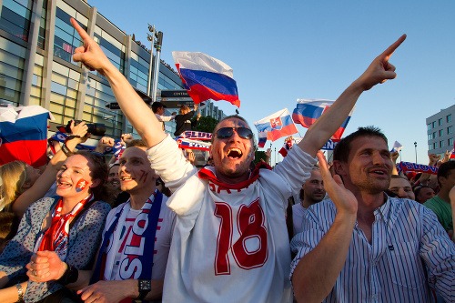 Fanúšikovia pred Euroveu počas semifinálového zápasu s Českom