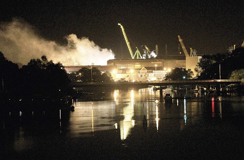 USS Miami SSN 755 v plameňoch
