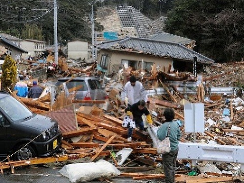 Pri minuloročnom zemetrasení zahynulo 16-tisíc ľudí