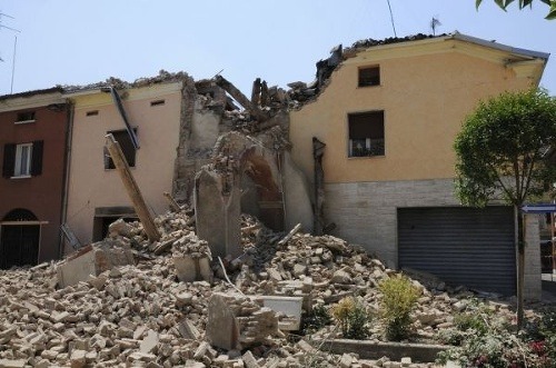 Zemetrasenie napáchalo veľké materiálne škody