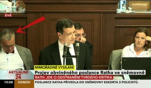 Českí poslanci rozhodli o trestnom stíhaní Davida Ratha.