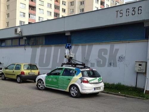 Google Street View auto, odparkované v Petržalke.