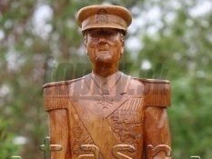 Túto Horthyho sochu vystavili v obci Kereki v Šomodskej župe v nedeľu 13. mája 2012
