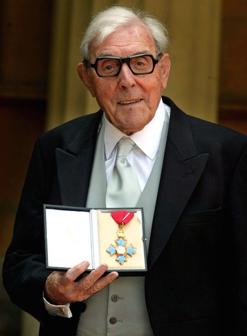 Sykes v roku 1986 od kráľovnej Alžbety II. dostal Rad britského impéria OBE