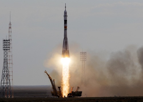 Kozmická loď Sojuz odštartovala k ISS s tromi novými astronautmi