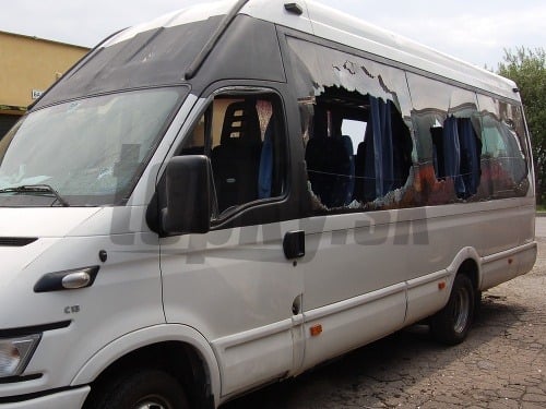 Napadli autobusy s fanúšikmi Čiernej Hory