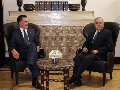 Mitt Romney na schôdzi palestínskym predsedom vlády Salamom Fayyadom