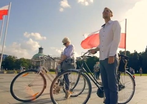 Poliaci si každoročne uctievajú obete Varšavského povstania