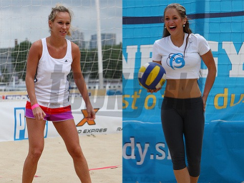 Nikola Weiterová a Katka Štumpfová si zahrali beach volejbal.