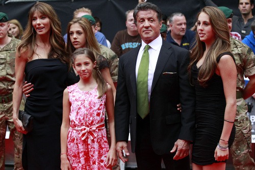 Sylvester Stallone na premiére neskrýval pýchu zo svojich štyroch oslnivých dievčat.