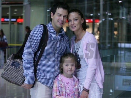 Elena Podzámska s dcérou Radkou a s partnerom Matejom Chrenom.