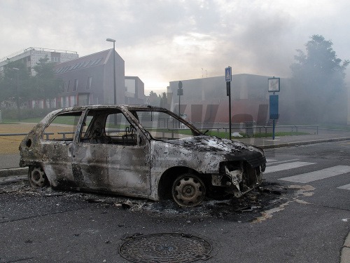 Mesto Amiens zažíva najhoršie výtržnosti za posledné roky