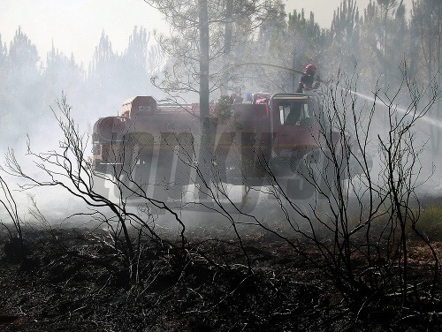Juhozápad Francúzska ohrozujú prírodné požiare a vlna horúčav