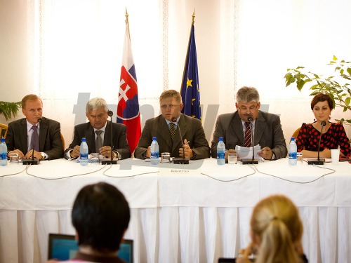 Predseda vlády SR Robert Fico počas TB po rokovaní 21. schôdze vlády SR