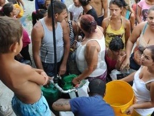 Na sídlisku Luník IX v Košiciach začali 22. augusta 2012 od 15,00 hod. dodávať vodu Rómom z hydrantu z miestneho úradu.