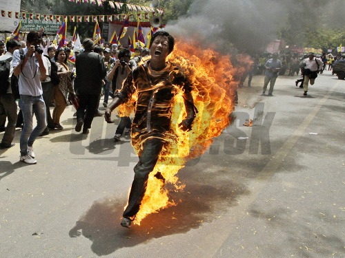 Dvaja mladí Tibeťania sa upálili v Číne
