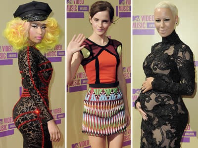 Na odovzdávaní cien MTV Video Music Awards jeden módny úlet striedal druhý.