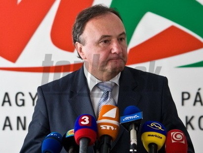 Csáky tiež kritizoval výjazdové rokovania vlády po regiónoch Slovenska