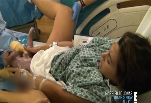 Pri netypickom pôrode Kourtney Kardashian nechýbali kamery.