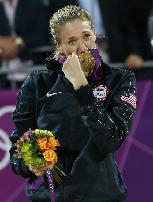 Walshová bozkáva zlatú medailu, v poradí už tretiu, ktorú vyhrala na OH