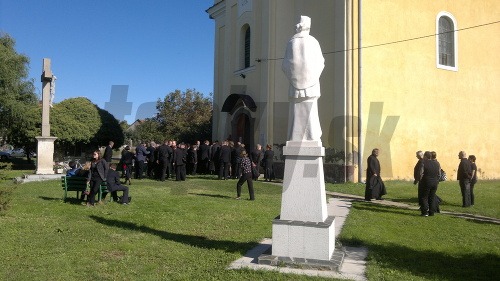 Pohreb obetí nehody Evy Varholíkovej Rezešovej