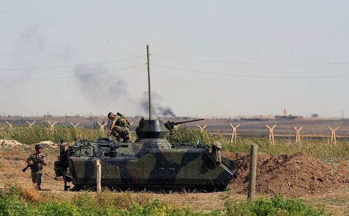 Turecké tanky pri hraniciach so Sýriou.