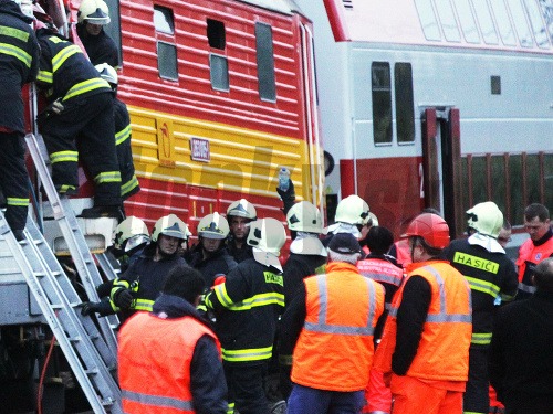Nehoda sa stala na trati medzi železničnou zastávkou Bratislava-Vinohrady a Hlavnou železničnou stanicou.