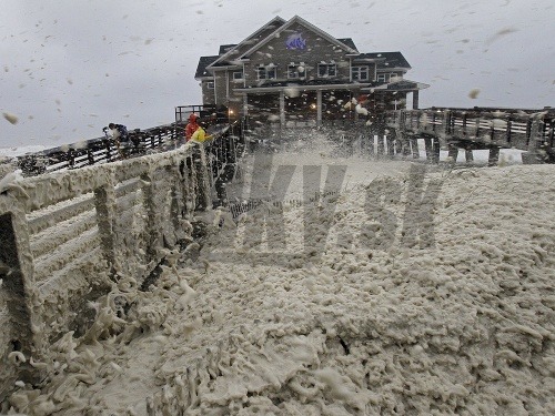Východné pobrežie USA zasiahne hurikán Sandy a Frankenstorm