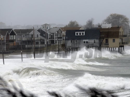 Hurikán Sandy ukazuje svoju silu, USA čelia prírodnej katastrofe!