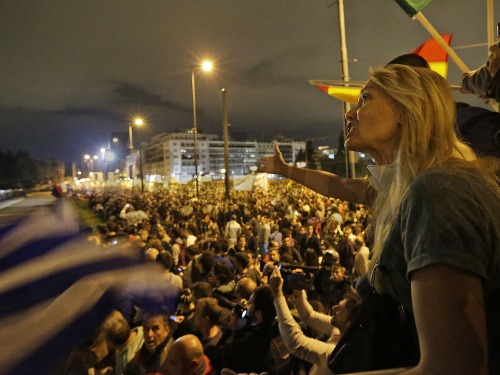 Gréci protestovali proti Ďalším úsporným opatreniam