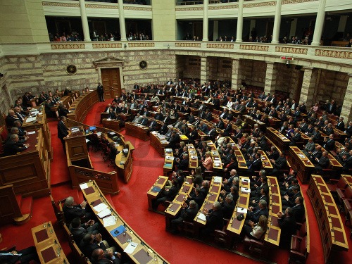 Grécky parlament schválil budúcoročný rozpočet