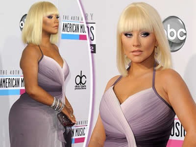 Christina Aguilera na červenom koberci opäť šliapla vedľa - premávala sa s obrovským zadkom.