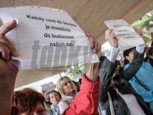 Učitelia v štrajku: Platy slovenských učiteľov znesú porovnanie len s Maďarskom a Poľskom. 