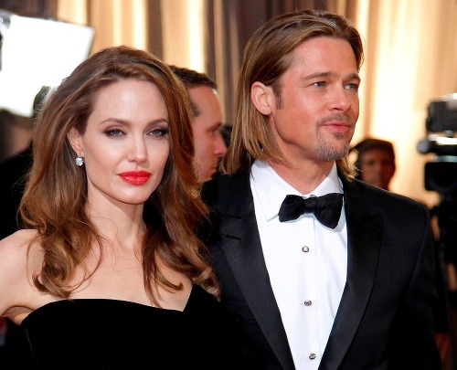Angelina Jolie a Brad Pitt sa údajne vzali počas Vianoc.