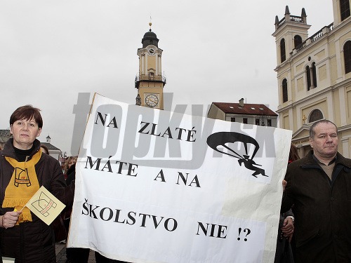 Najdlhší štrajk školských zamestnancov v histórii Slovenska odštartoval v pondelok