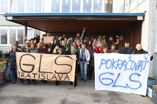 BRATISLAVA: Gymnázium na ulici L. Sáru v štrajku pokračuje. 