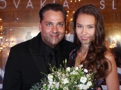 Silvia Jagošová spolu so Sášom Jánym počas finálového večera súťaže Elite Model Look v Prahe, kedy mladá Slovenka vyhrala. Tentokrát zaznamenala úspech aj na svetovej súťaži.